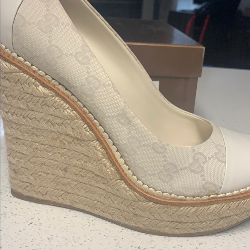 Gucci cream sandals